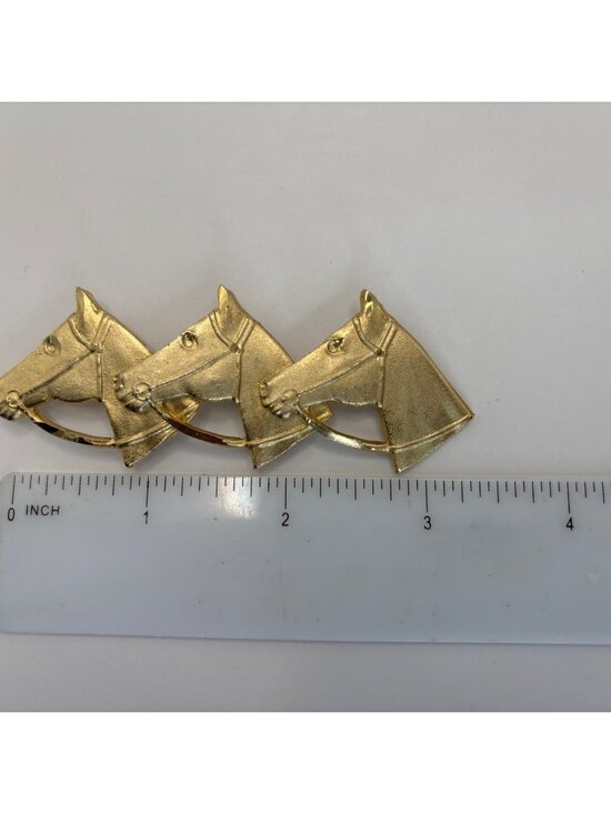 Vintage Matte Gold Tone Metal Three Horse Head Equestrian Western Brooch Pin - Picture 3 of 3